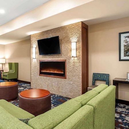 Comfort Inn & Suites Ames Near Isu Campus Екстер'єр фото