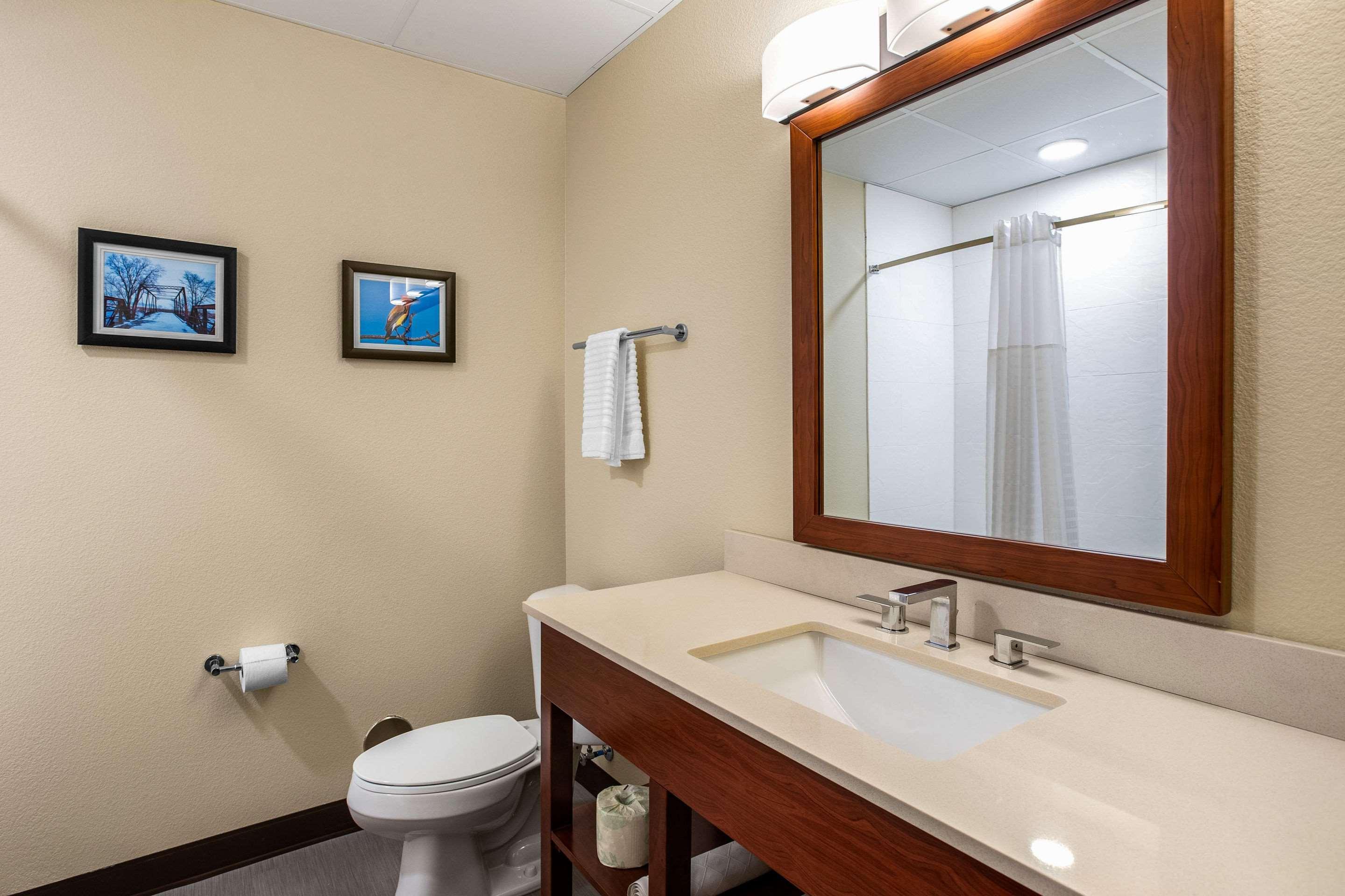 Comfort Inn & Suites Ames Near Isu Campus Екстер'єр фото
