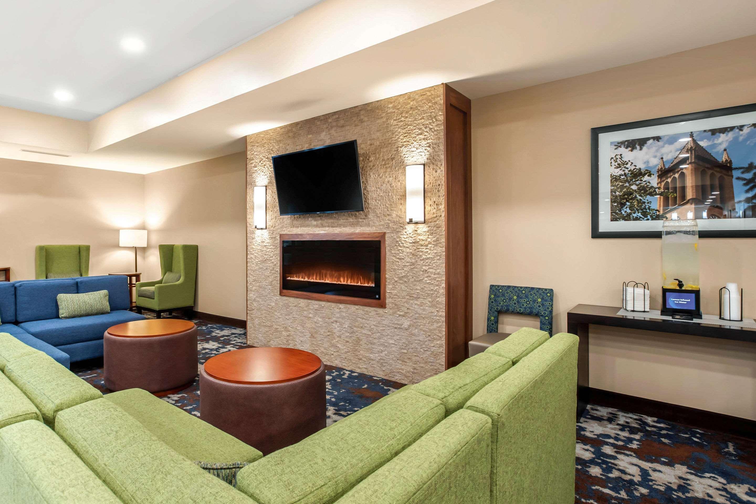 Comfort Inn & Suites Ames Near Isu Campus Екстер'єр фото