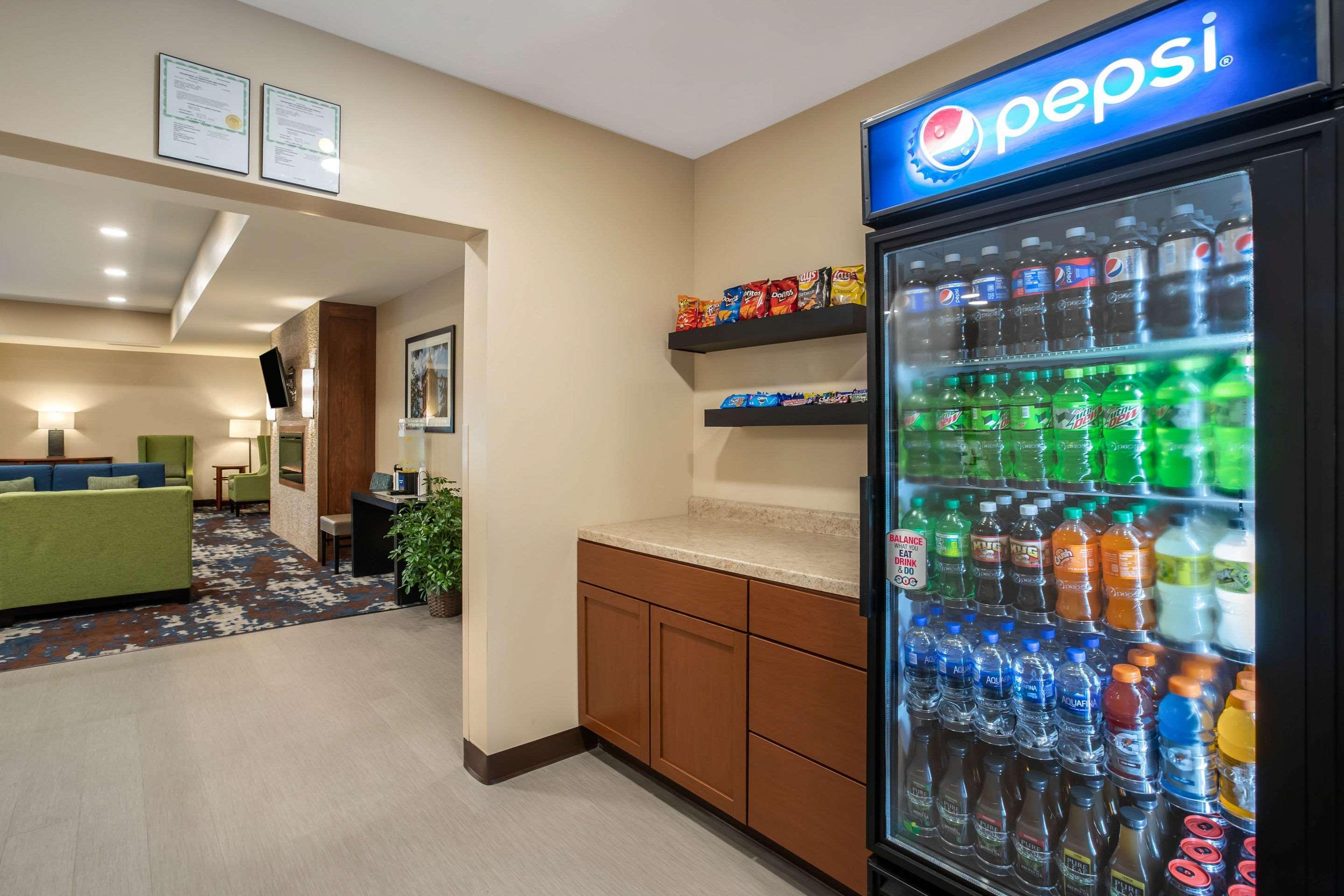 Comfort Inn & Suites Ames Near Isu Campus Екстер'єр фото
